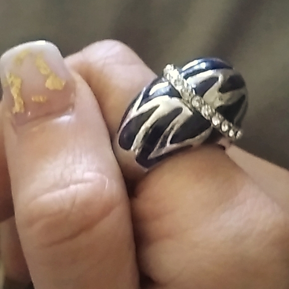 Black and Silver globe ring w/ crystal halo - Picture 2 of 4